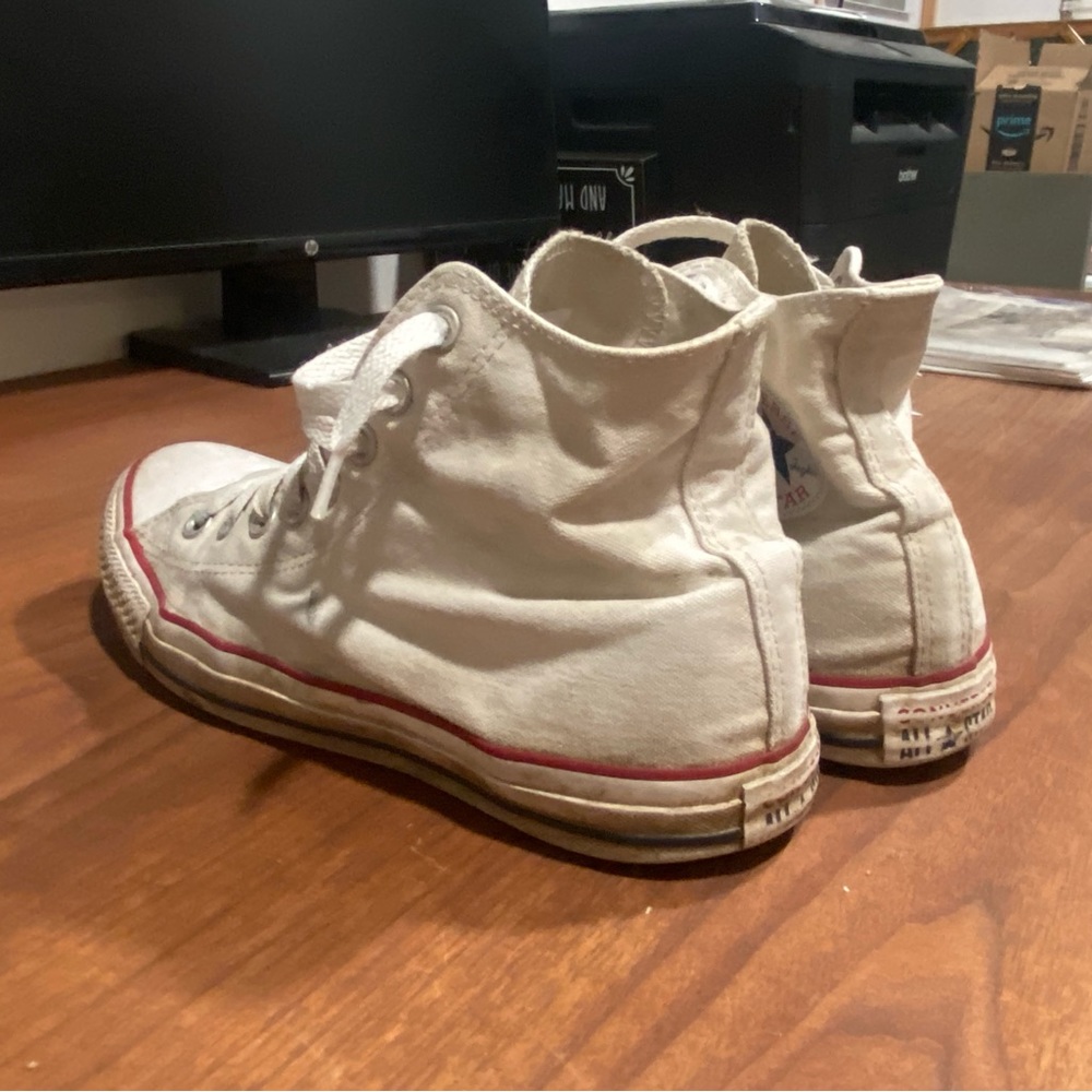 White converse - Picture 2 of 3